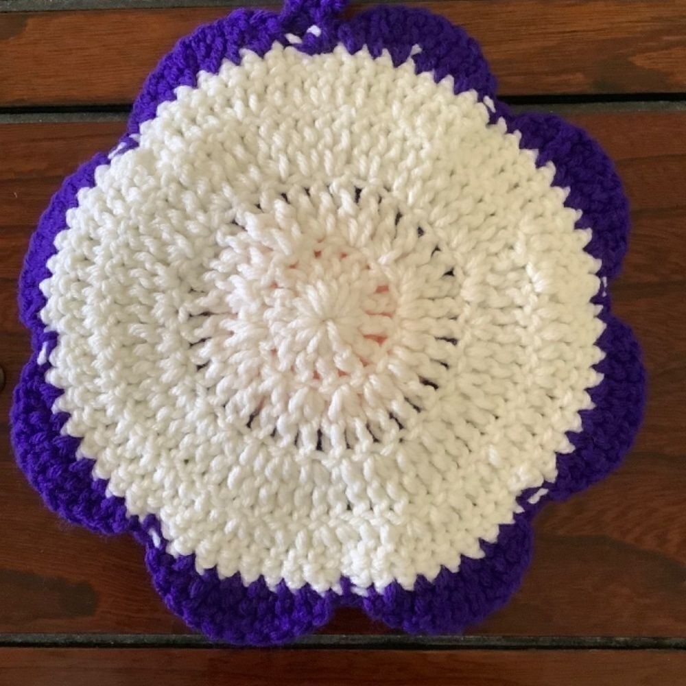 HAND MADE CROCHET POT HOLDER FLORAL DESIGN - Picture 4 of 6